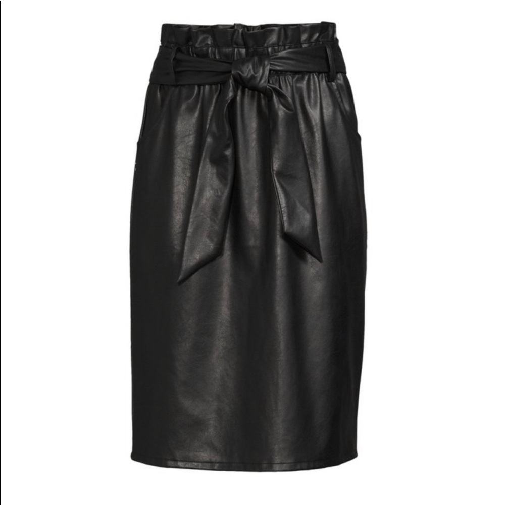 New tagged, never been worn faux leather skirt